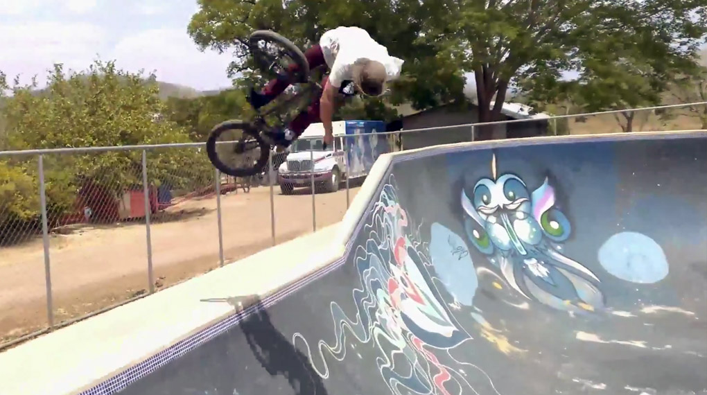 Dan Foley und Ben Gea sind nach Costa Rica gereist, um sich in dem lateinamerikanischen Land nach BMX-Spots umzusehen. Check das Video von diesem Traumtrip.