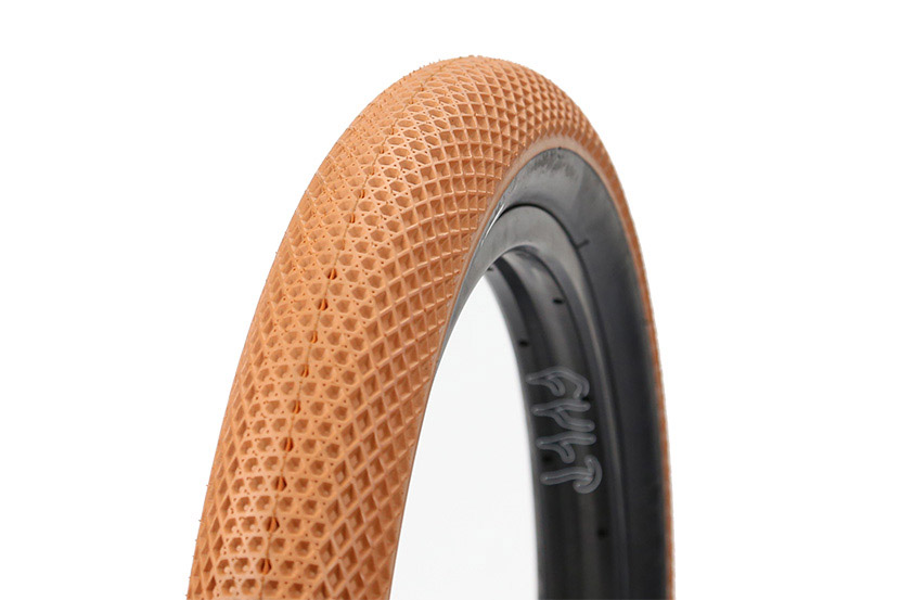 Und last but not least haben wir hier noch das farbliche Update der extrem griffigen Cult X Vans Collaboreifen. Hier ist die Gum-Version.