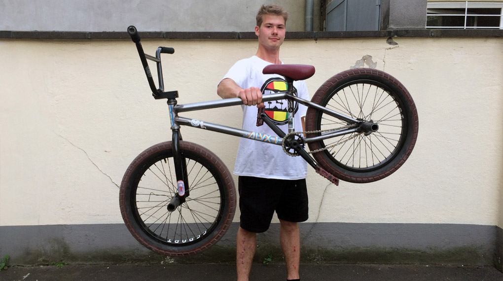 Felix Donat ist neu im deutschen BSD-Team. Für diesen Bikecheck haben wir uns das Rad der 18jährigen Streetrakete aus Karlsruhe mal genauer angeguckt.