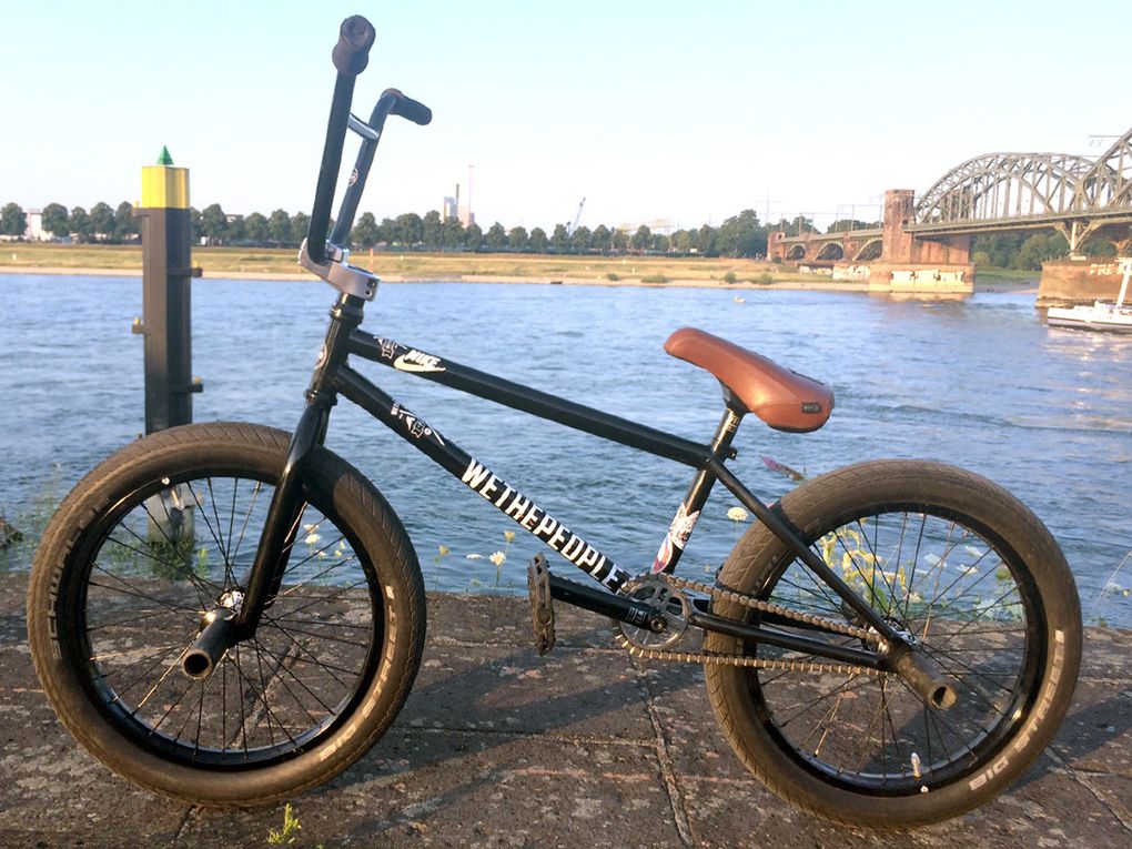 Felix Prangenbergs wethepeople Sterling in 20,8" mit jeder Menge Prototypen von wethepeople und éclat