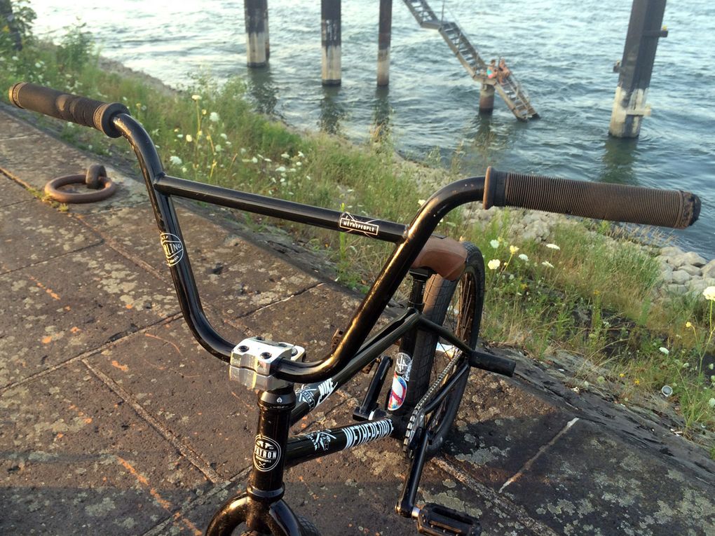 Das Steuerrad von Felix Prangenbergs neuem Schiff erfüllt die Anforderungen der Farblehre für BMX-Räder nach xmx