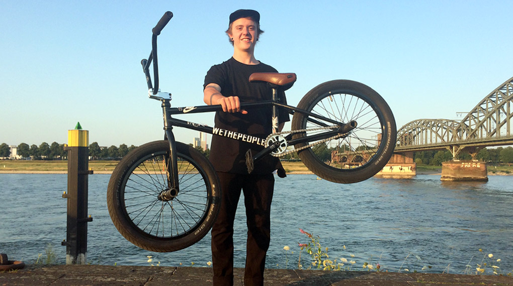 Jede Menge Prototypen von wethepeople und éclat und die neuen Schwalbe Big Street Reifen: Herzlich Willkommen zu unserem Bikecheck mit Felix Prangenberg.