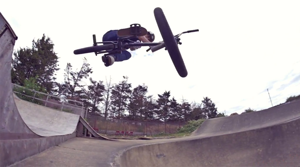 Zu Besuch im ältesten respektive neusten Skatepark von Großbritannien: Jack Clark zerlegt für dieses Video sowohl die Rampen von Romford als auch Legacy XS.