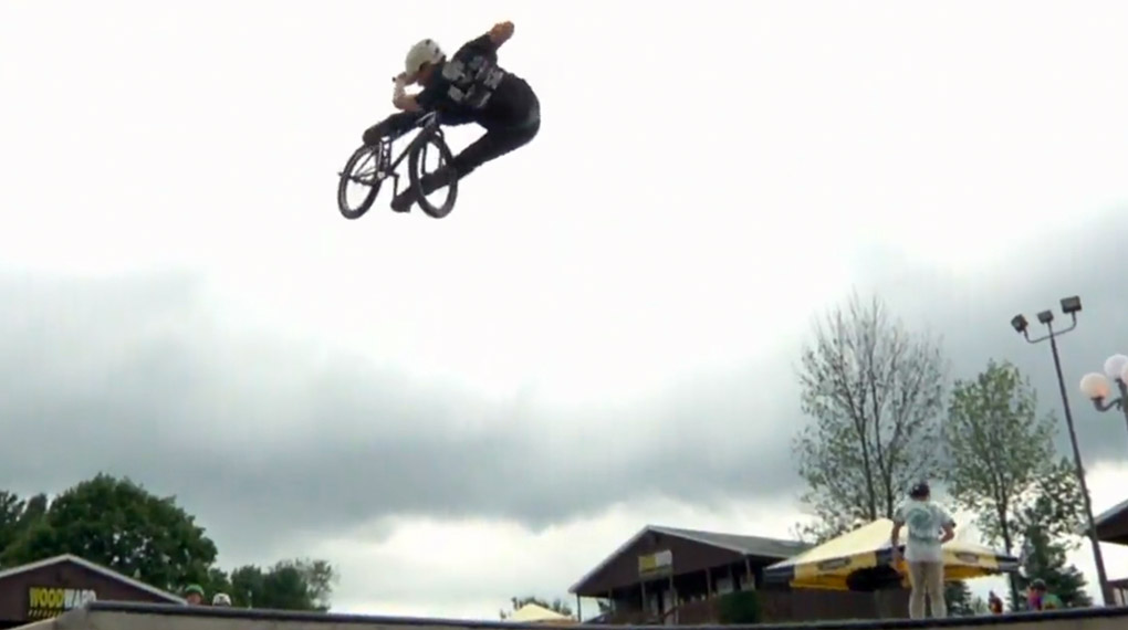 Mit einer Mischung aus komplett gestörten Liptricks und riesigen Airs sorgt Ja Dalton für ein wenig frischen Wind in der BMX-Videolandschaft. Nicht verpassen!