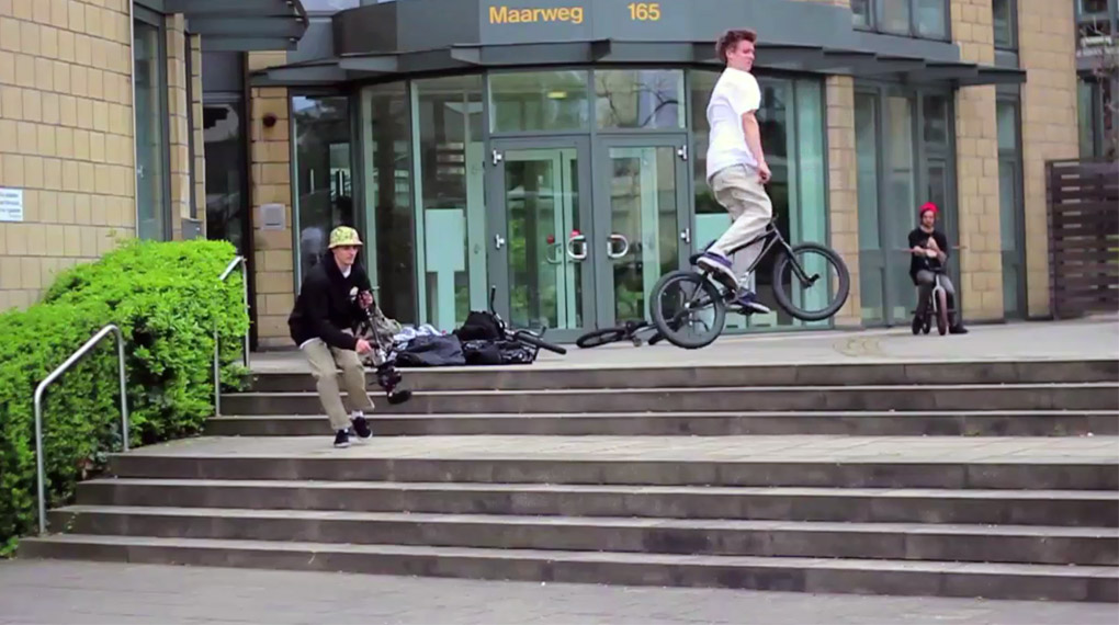 Louis Zimmer ist ein Hinterradtechniker aller erster Güte. In seinem Welcome-Edit für die Traffic Distribution X Cult kannst du dich selbst davon überzeugen.