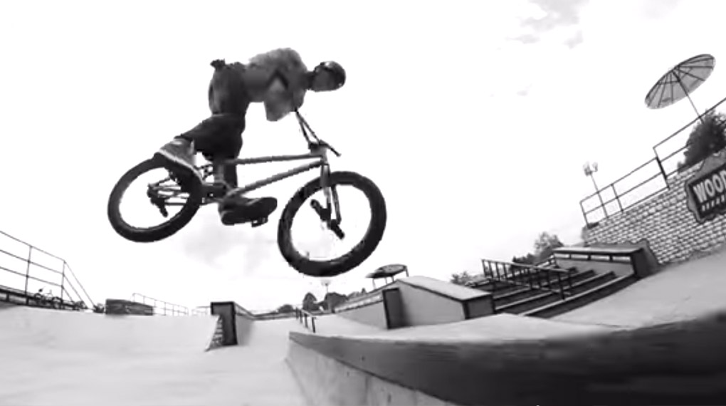 Matt Ray und Bobby Kanode von Subrosa waren eine Woche lang in Woodward Camp zu Besuch. Zeit genug für die zwei, um einen richtigen Knalleredit zu filmen!