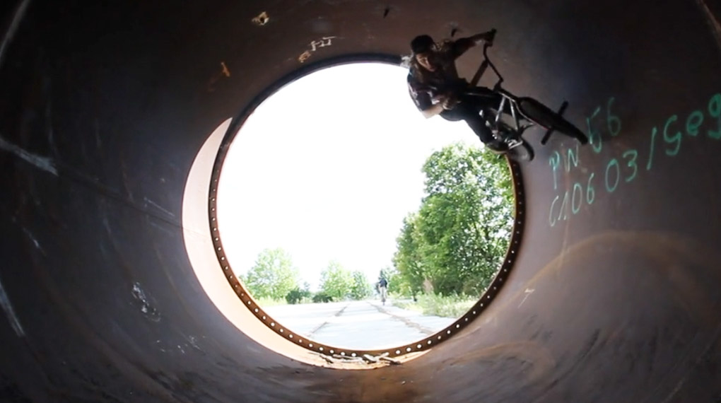 Chillige Streettour durch Finsterwalde mit Maximilian Neuber und Clemens Rasemann, wo es doch tatsächlich nicht nur eine, sondern gleich zwei Fullpipes gibt.