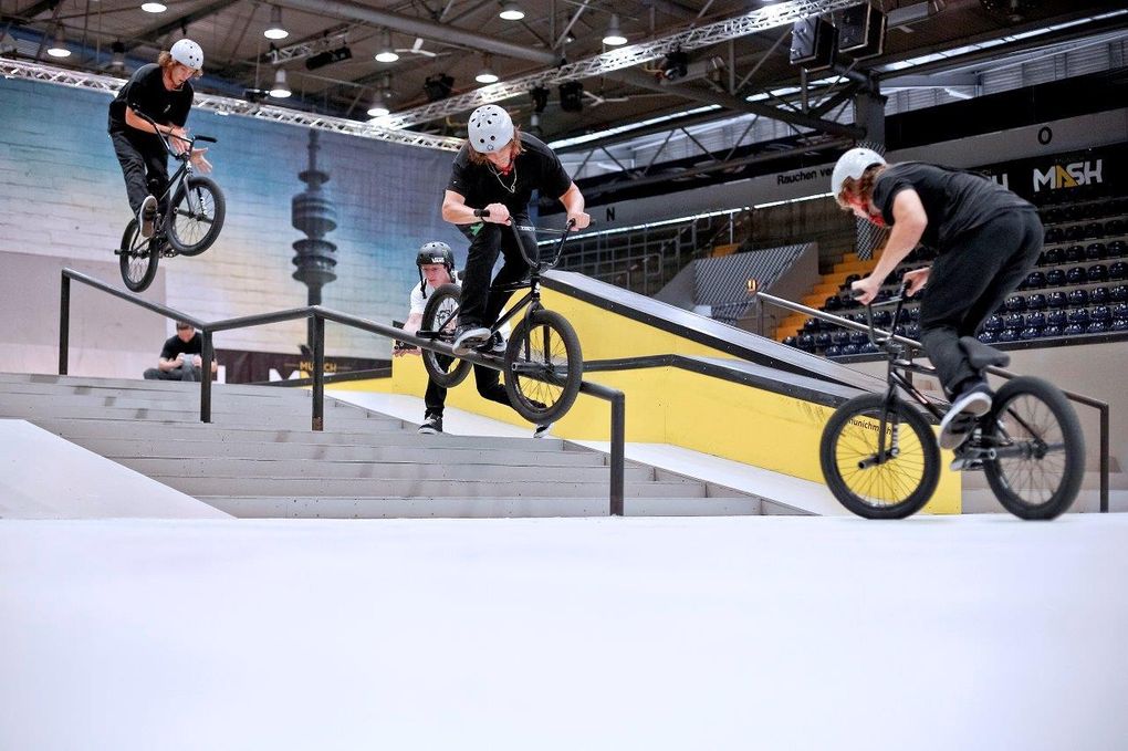 Devon Smillie kotzte vor dem Contest vor Aufregung hinter eine Rampe, im Training war er da schon entspannter. Was man von seinem Trickrepertoire zum Warmfahren nicht behaupten kann. Bars to Pegs to Crooks 180; Foto: Tim Korbmacher