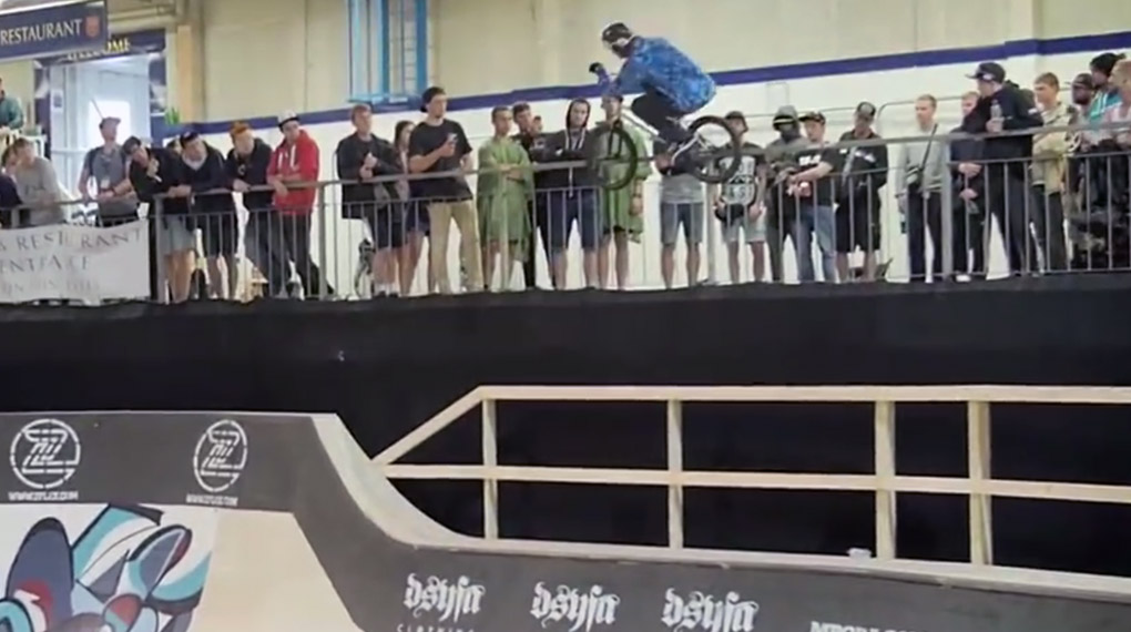 Double Flairs und vierfache Tailwhips – Hier sind die Highlights eines wilden BMX-Park- und Best-Trick-Contests auf dem NASS Festival 2015 in England.