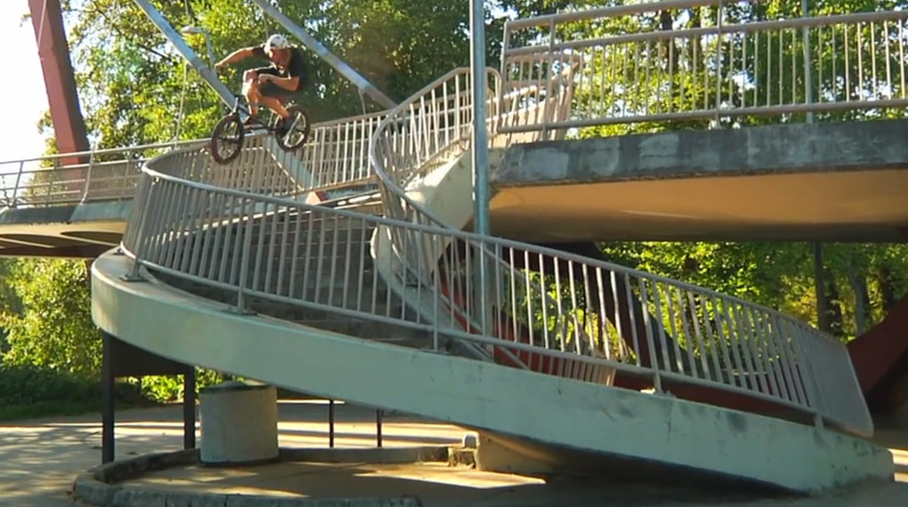 Red Bull hat Nathan Williams, Reed Stark, Alex Kennedy, Corey Martinez, David Grant, Christian Rigal und Matt Roe einen Wohnmobiltrip durch Oregon spendiert.