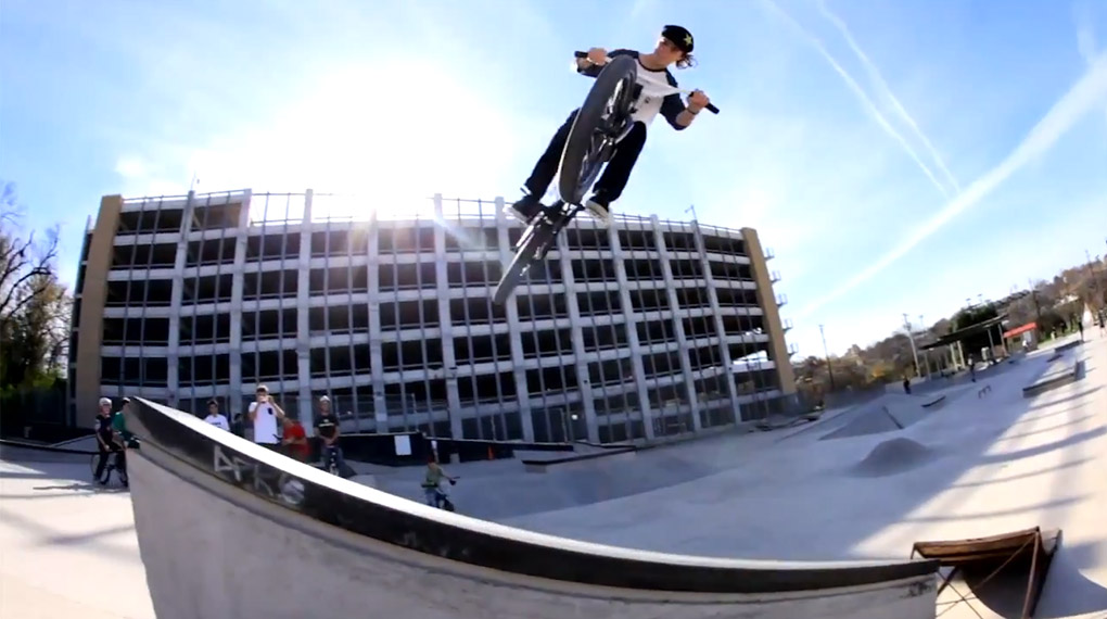 Yee-haw! Im Austin House Park ist eigentlich immer etwas los. Für dieses Video haben ortsansässige Pros, Besucher und natürlich die Locals hart abproduziert.