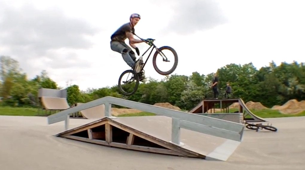Regensburg represent! Die 1230 Gang zeigt sich in diesem Video von ihrer gesellschaftlich inakzeptablen Seite. Yeeew!