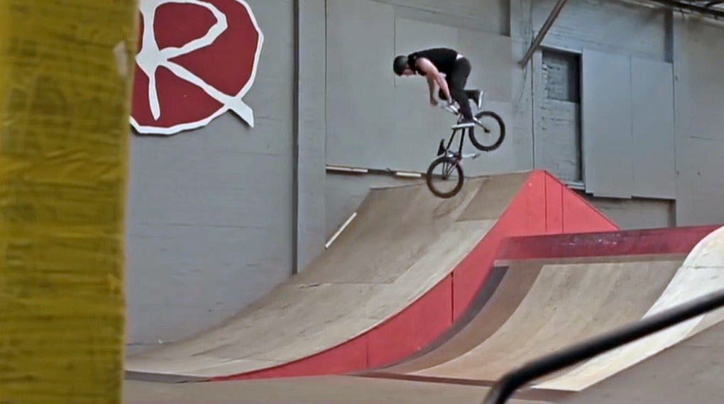 Gary Spencer hat für Harsh Protective Gear einige amtliche NBDs im altehrwürdigen Rampworx Skatepark von Liverpool abgefrühstückt. Mehr dazu in diesem Video.
