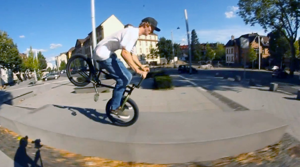 Sommerliche Radtour mit Showeinlagen: Hier sind ein paar Highlights von der Kassel Streetsession 2015 mit Max Bergmann, Ferdi Bensch und anderen.