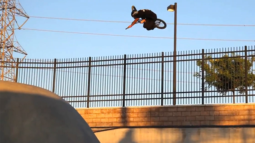 BOOM! Larry Edgar ist ab sofort für Flybikes unterwegs und hat aus diesem Anlass ein paar mächtige Airs an seinen Localtraumspots gefilmt. Mehr dazu hier.