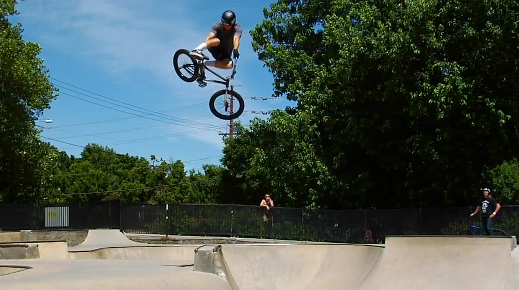 Colorado ist ein Paradies für Betonparks, ganz nach dem Gusto des Teams von Demolition Parts. Für Geschwindigkeitsrekorde und dicke Airs bitte hier klicken.