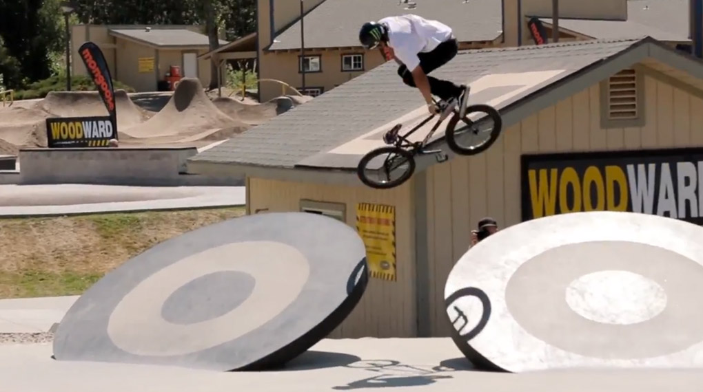 Hier findest du die Street-, Park- und Dirthighlights vom Mongoose Jam 2015 in Woodward West sowie alle Ergebnisse mit einigen erstaunlichen Platzierungen.