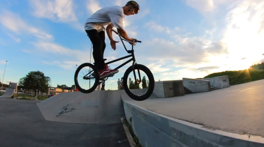 Sobald sich Ola Selsjord auf sein BMX-Rad setzt, verspürt er das nicht zu bändigende Verlangen, sofort alle Regler auf 11 zu drehen. Hat der Bock!