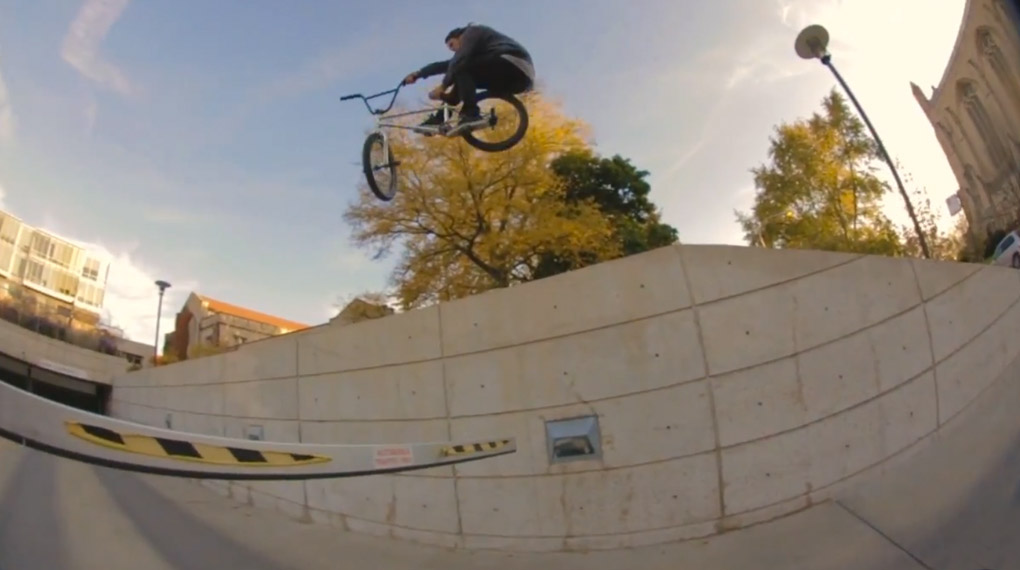 Trent McDaniel setzt auch in diesem Video für Hoffman Bikes auf die bewährte Mischung aus ewig langen Icepickgrinds und fiesen Gaps. Gute Entscheidung!