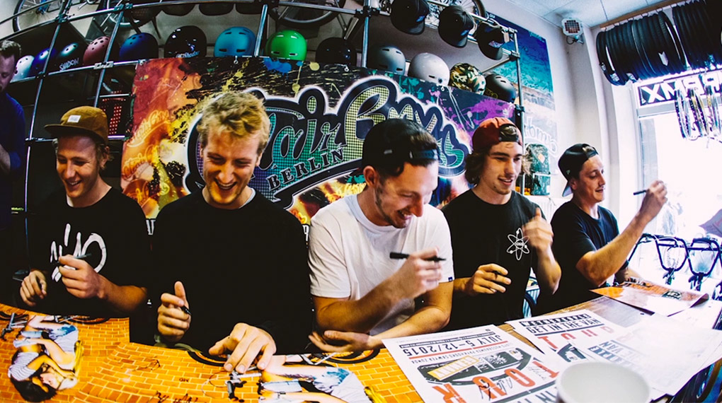 Hier ist der zweite Teil des Videos von der wethepeople #getinthevantour 2015 mit Ed Zunda, Dillon Lloyd, Pete Sawyer, Moritz Nußbaumer und Dima Prykhodko.