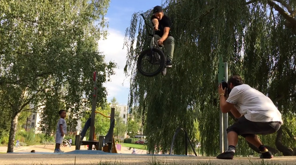 Charles Tschumy und Julien Arnaud haben bei dem Sosh Urban Motion Videocontest 2015 Platz 5 belegt. Hier ist ihr Video mit jeder Menge smoother Techlines.