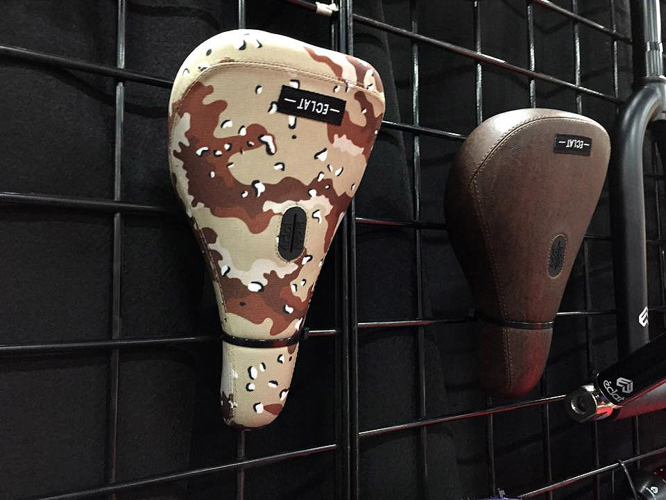 Den OZ-Sattel von éclat startet mit frischen Bezügen in die neue Saison. Passend zur Interbike in Las Vegas zum Beispiel im Wüstencamolook.