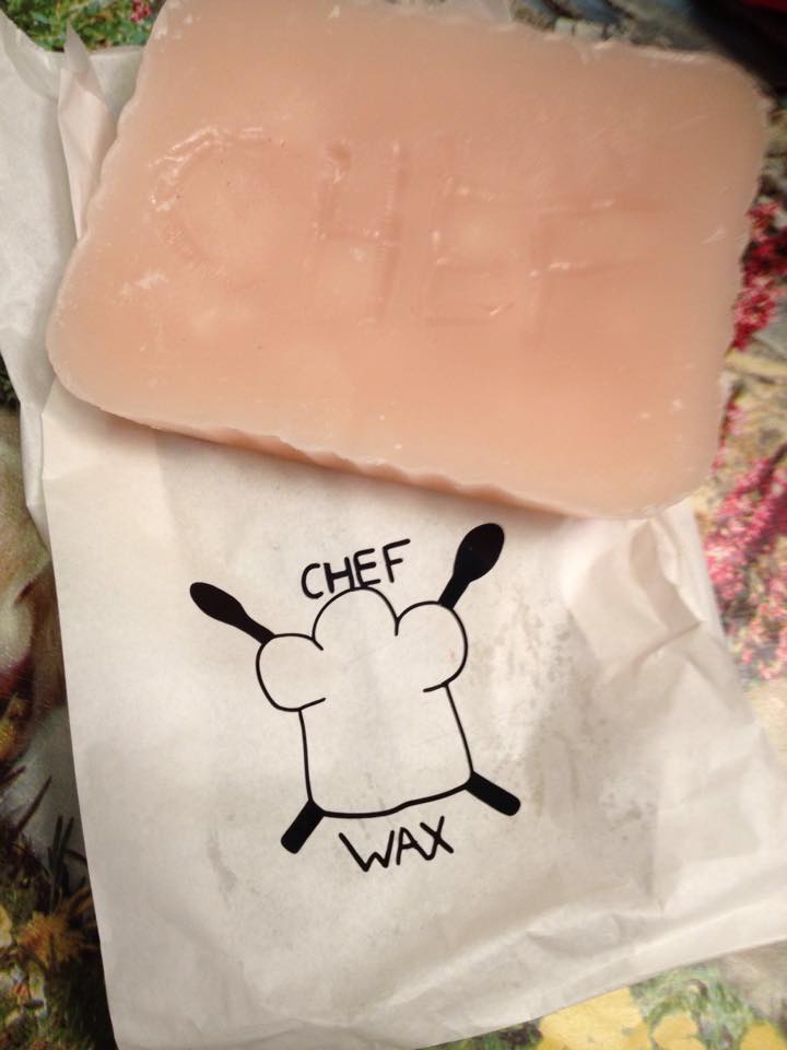 Jeder Klotz Chefwax wird von Richy eigenhändig verziert