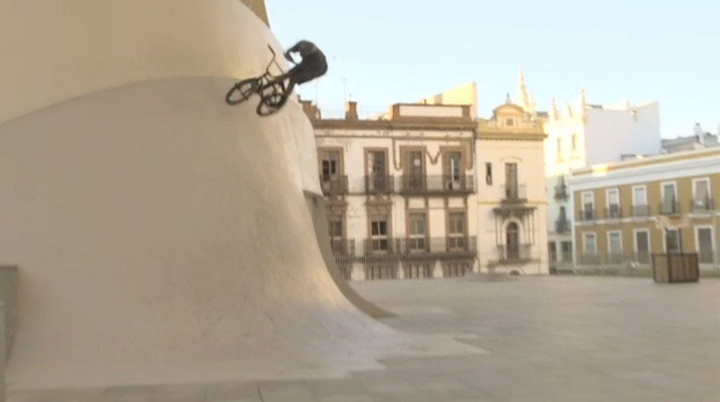 MUST-SEE! Für den Red Bull Design Quest 2.0 haben Simone Barraco, Anthony Perrin und Courage Adams gleich reihenweise Traumspots in ganz Spanien zerlegt.