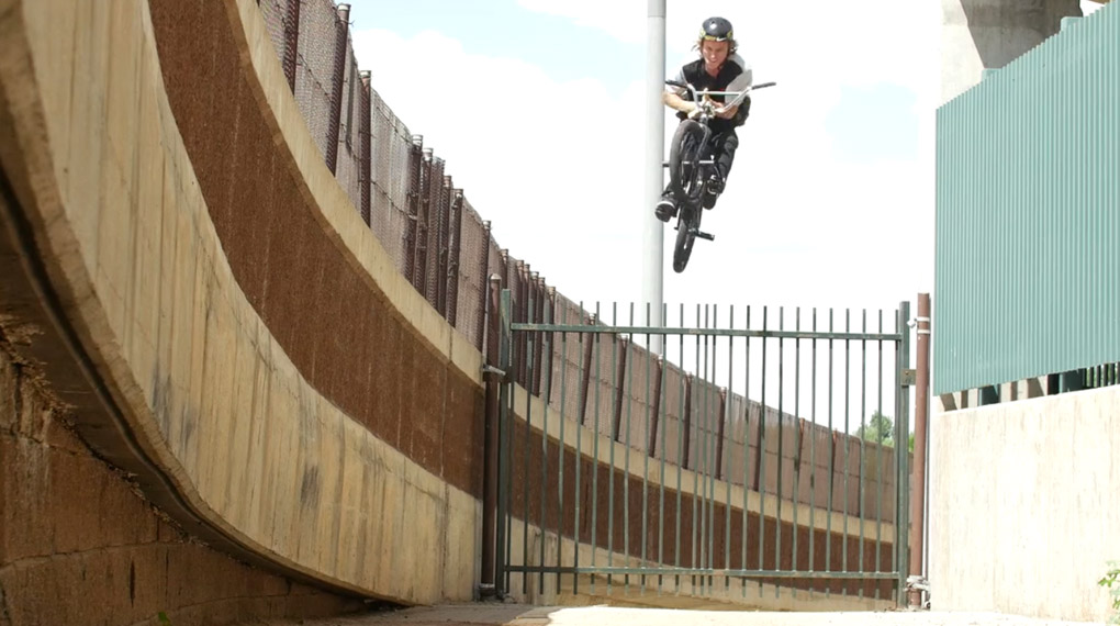 Dennis Enarson, Ryan Jordan und Seht Klinger haben ihren gemeinsamen Welcome-Edit für Pusher BMX in Colorado gefilmt, wo es Spots in Hülle und Fülle gibt.