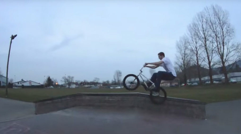 BÄM! Dennis Erhardt haut auf der Skaterbahn von Staufen eine Babaline für Gangbang Bikes raus, die mit echten Grinds und Power Wheelies bestückt ist.