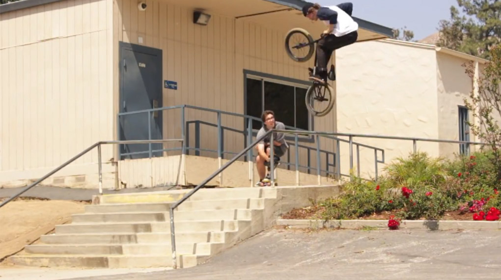 OMG! Wenn du wissen möchtest, wie BMX in der Zukunft aussehen wird, dann solltest du dir unverzüglich dieses Video von Devon Smillie angucken.