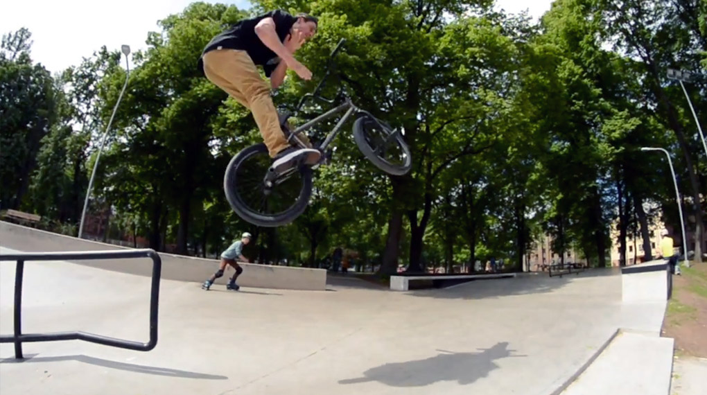 Grindsport aus Lettland: Ed Zunda hat dem neuen Betonpark von Riga mit einem Koffer voller Hämmer im Gepäck einen Besuch abgestattet. Hier geht