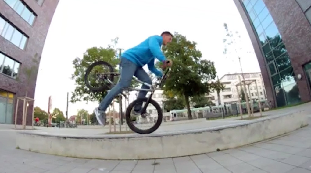 Andy Müller ist Gianni Baumeister mit seiner neuen Glidecam an einem ebenfalls neuen Streetspot in Hannover hinterhergerannt. Hier ist das Ergebnis.