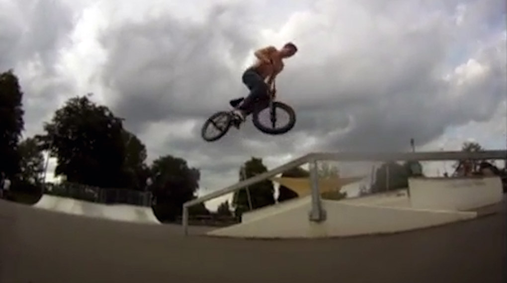 Kevin Jendro hat für unser heutiges Leservideo ein paar grindlastige Clips in seinem Localpark im hessischen Stadtallendorf, gefilmt. Hier ist das Ergebnis.