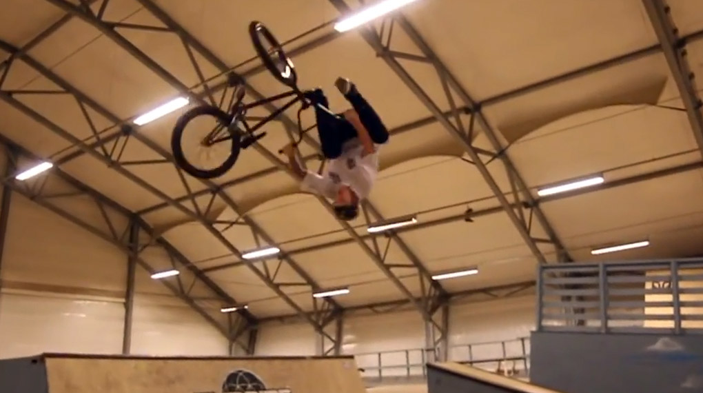 Hammertime! Die norwegische Trickmaschine Ola Selsjord hat seine Lieblingsclips des Sommers 2015 zu einem Best-of-Video zusammengeschnitten.