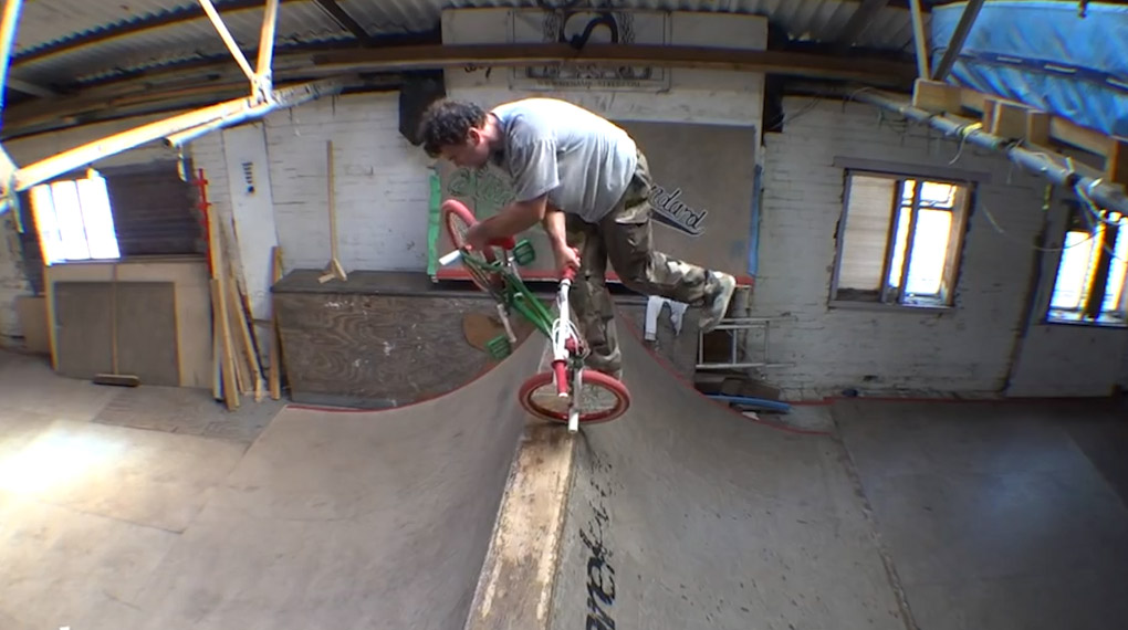 Rob Ridge ist ohne Zweifel einer der kreativsten BMX-Fahrer aller Zeiten. Für dieses Video hat er wieder haufenweise Tricks mit Zurückspulgarantie gefilmt.