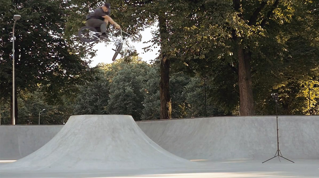 Die Weltenbummler von Kink Bike Co. haben sich während eines Filmtrips nach Lettland eine 