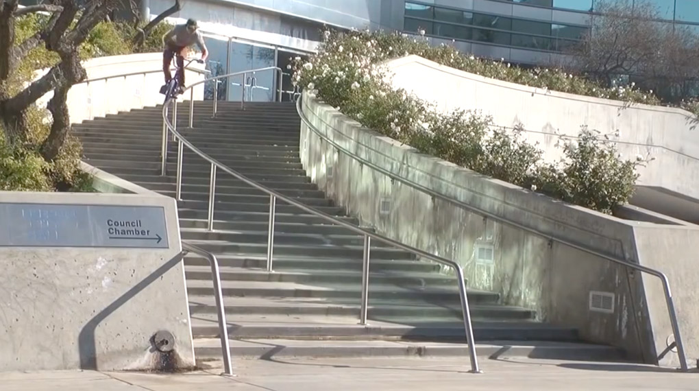 Auch in dem zweiten Video, das Tanner Easterla für Radio Bikes gefilmt hat, gibt es jede Menge Grinds an furchteinflößenden Spots zu sehen. Guter Mann!