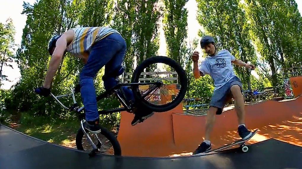 Ride together not against! Der BMXer Kevin Liehn und die Skateboardlegende Jürgen Horrwarth sind für TSG Helmets eine Tagteamsession im Mellowpark gefahren.