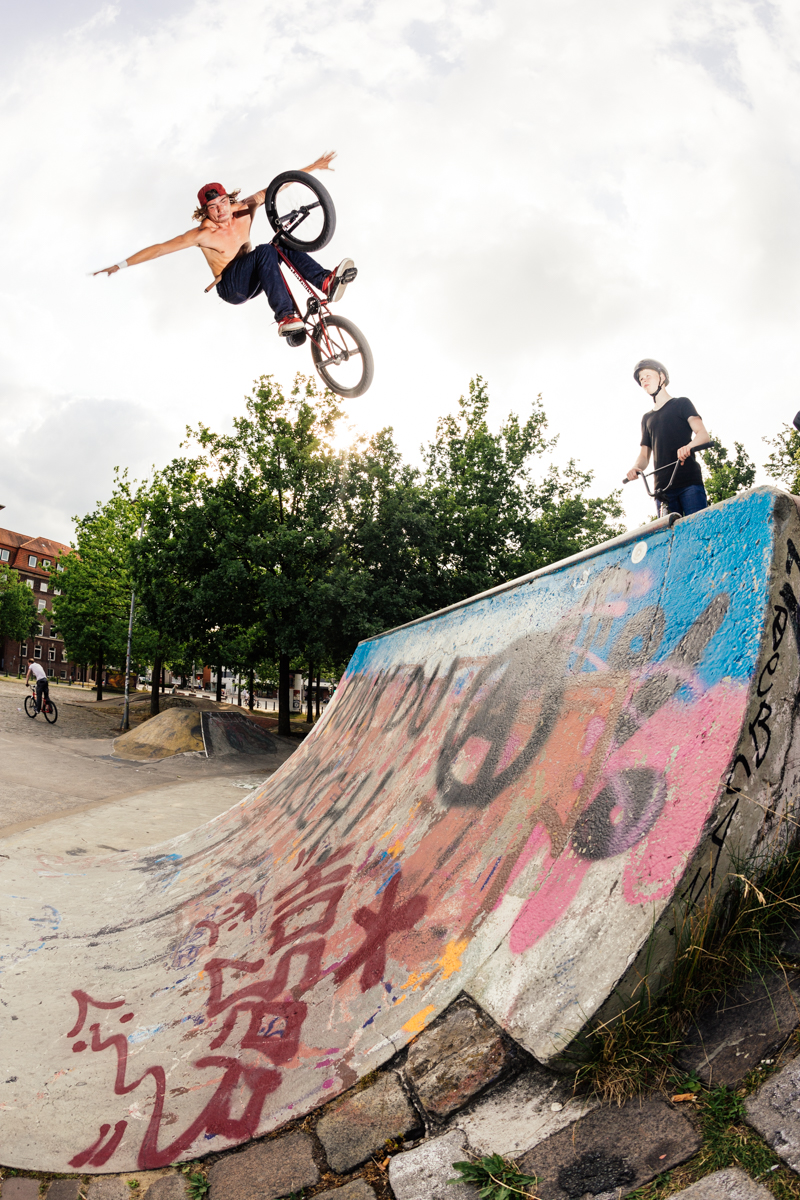 Dillon macht in Bremen den Condor; Foto: Ben McPherson
