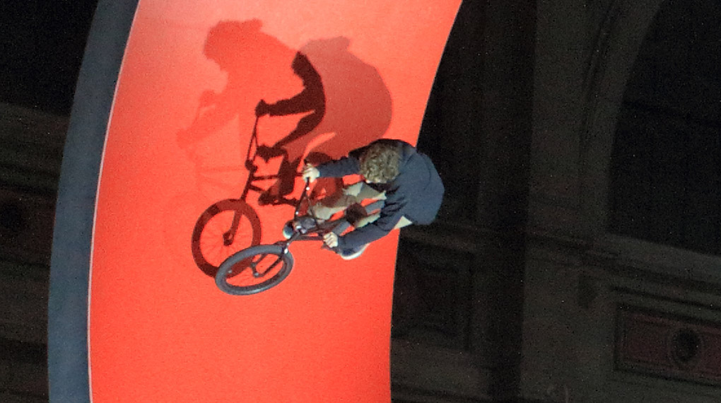 Fullpipeaction mitten in Zürich: Reto Rominger hat Beni Rutz an einem außergewöhnlichem Spot vor die Linse bekommen. Mehr dazu in diesem Leserfotoalarm.