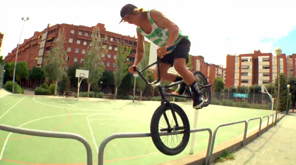 Adrian Malmberg und Alon Kosoy waren auf den Straßen von Barcelona unterwegs, um ihre neuen Edits zu filmen. Hier erfährst du, wie sie sich geschlagen haben.