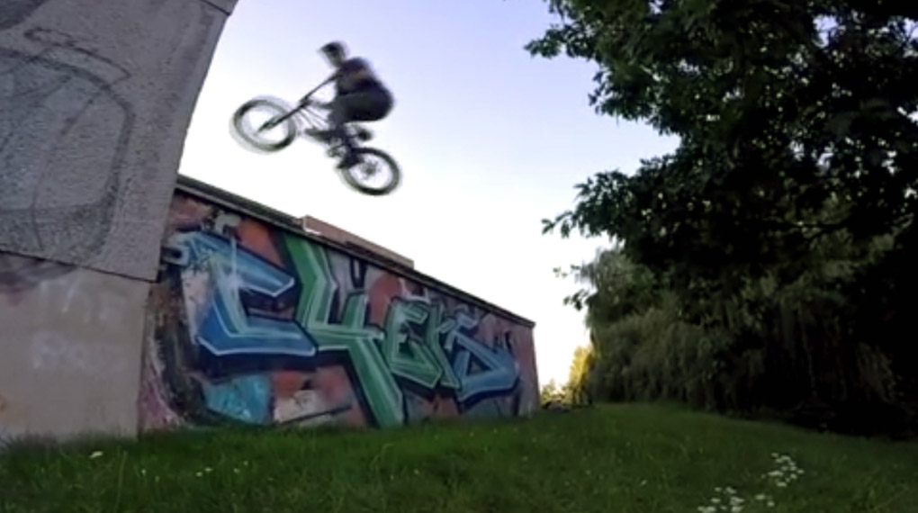 Max Lockmann und Paul Krüger haben im Namen der Amok Crew ihre Localspots unsicher gemacht und sogar ein paar Clips in Barcelona und Rotterdam gefilmt.