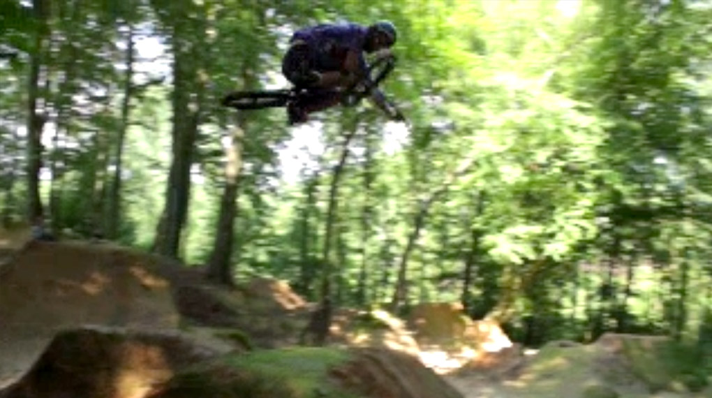 Die Homies von Alliance BMX aus Bremen haben an den Trails in Essen und Wermelskirchen vorbeigeschaut. Hier ist das Video von einem tiefenentspannten Trip.