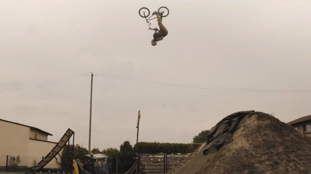 Dawid Godziek hat sich von seinem langjährigen Sponsor Dartbmx getrennt und zum Abschied ein Video voller Dirtbanger auf der heimischen Hügeln gefilmt.