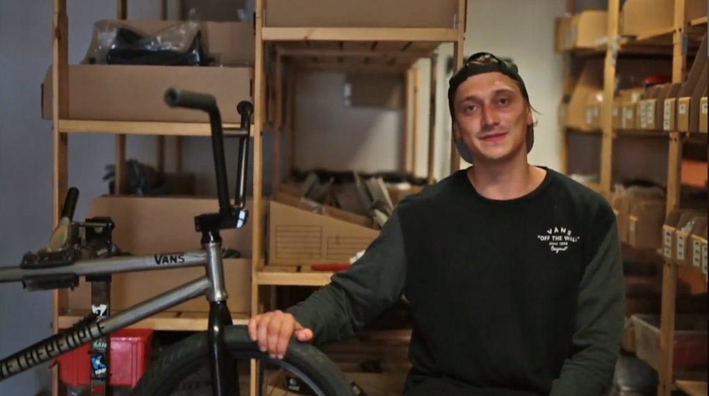 Extrem kurzer Hinterbau und extrem stabil: Die beiden wethepeople-Pros Ed Zunda und Dillon Lloyd stellen in diesen Bikechecks ihre Maschinen vor.