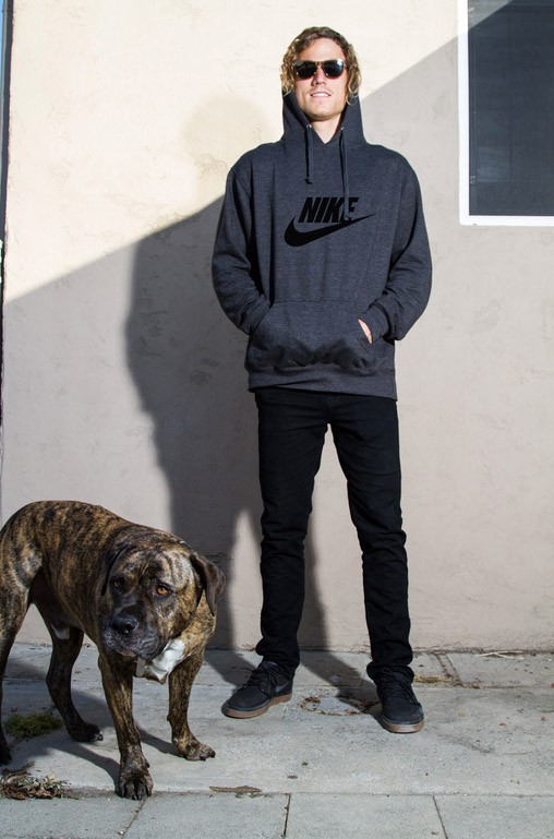 83 % Baumwolle, 16 % Polyester, 1 % Spandex: Dennis Enarson präsentiert stolz seine Signaturejeans von Markit