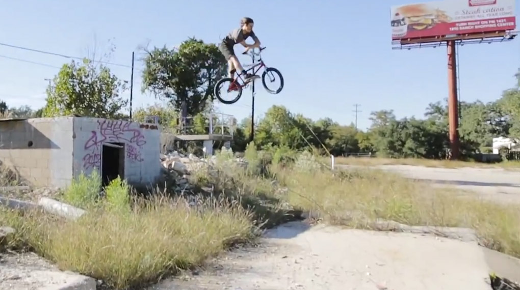 Das Team von Sunday Bikes ist praktisch ständig auf Achse. Hier sind ein paar richtig gute Clips von den Jungs aus Barcelona, Mexiko und den USA.