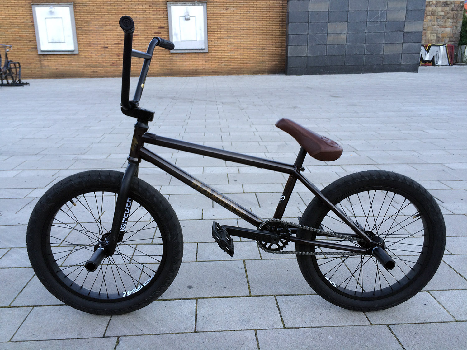 Carlo Hoffmanns neuer Wagen von Federal Bikes auf Stippvisite in Colonia Fantastica