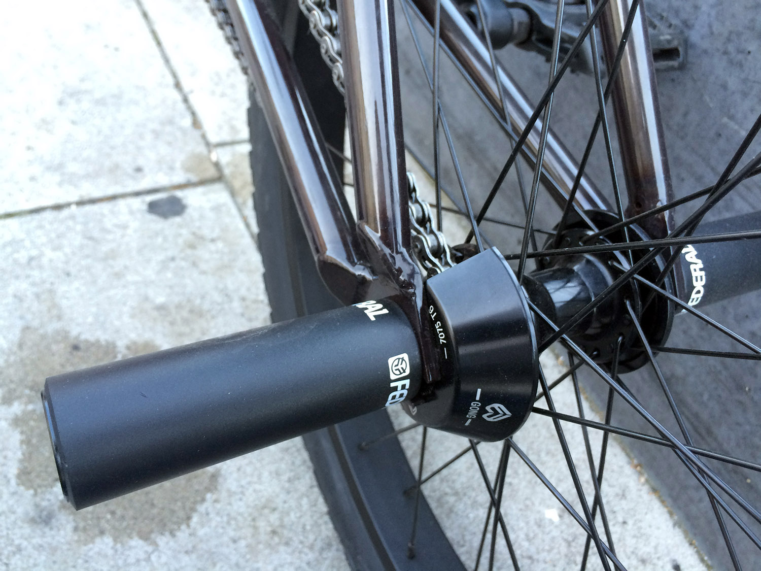 Kaum im Flowteam angekommen, testet Carlo auch gleich schon die Gong-Hubguards für die Driverseite von écalt